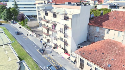 Loja para Arrendamento em Oliveira, São Paio e São Sebastião