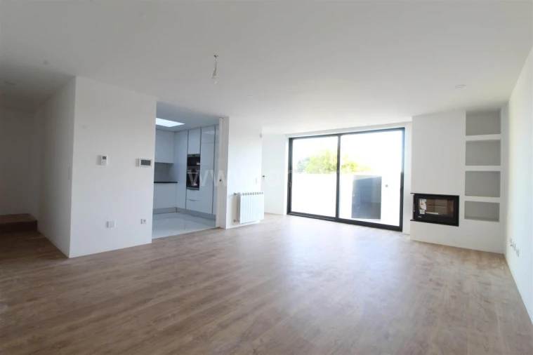 Moradia T3 para Venda em São Felix da Marinha Foto 3