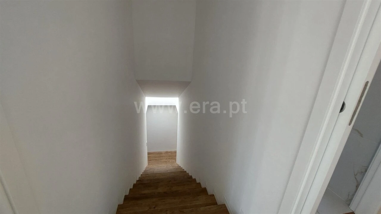 Moradia T3 para Venda em São Felix da Marinha Foto 16