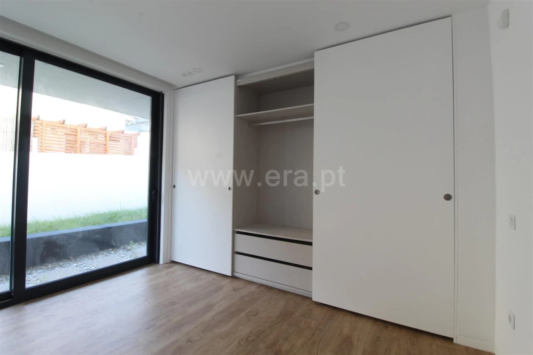 Moradia T3 para Venda em São Felix da Marinha Foto 7