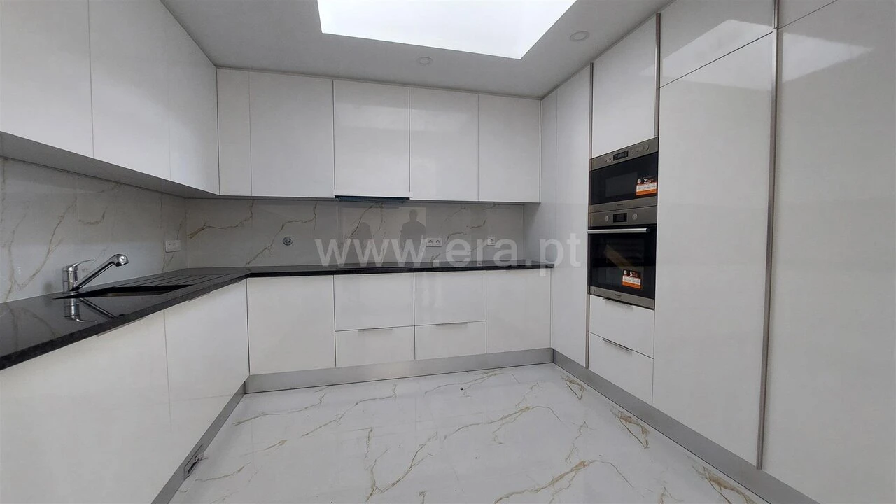 Moradia T3 para Venda em São Felix da Marinha Foto 5
