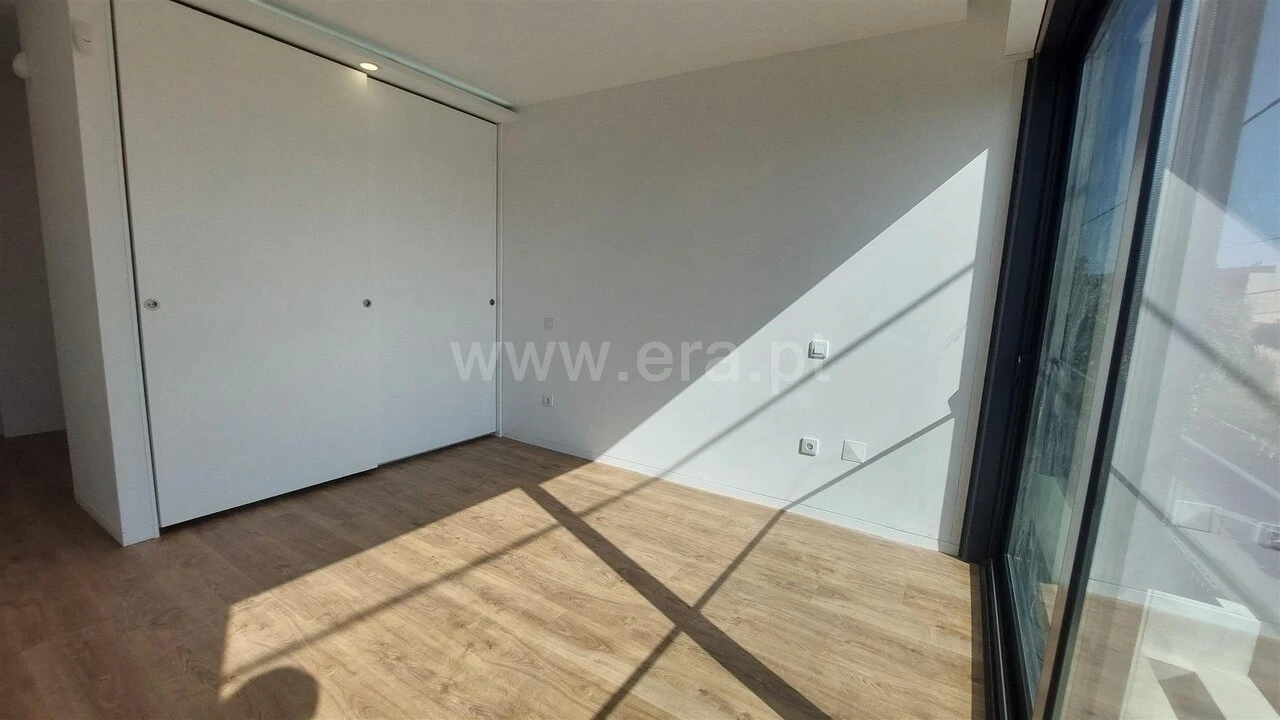 Moradia T3 para Venda em São Felix da Marinha Foto 11