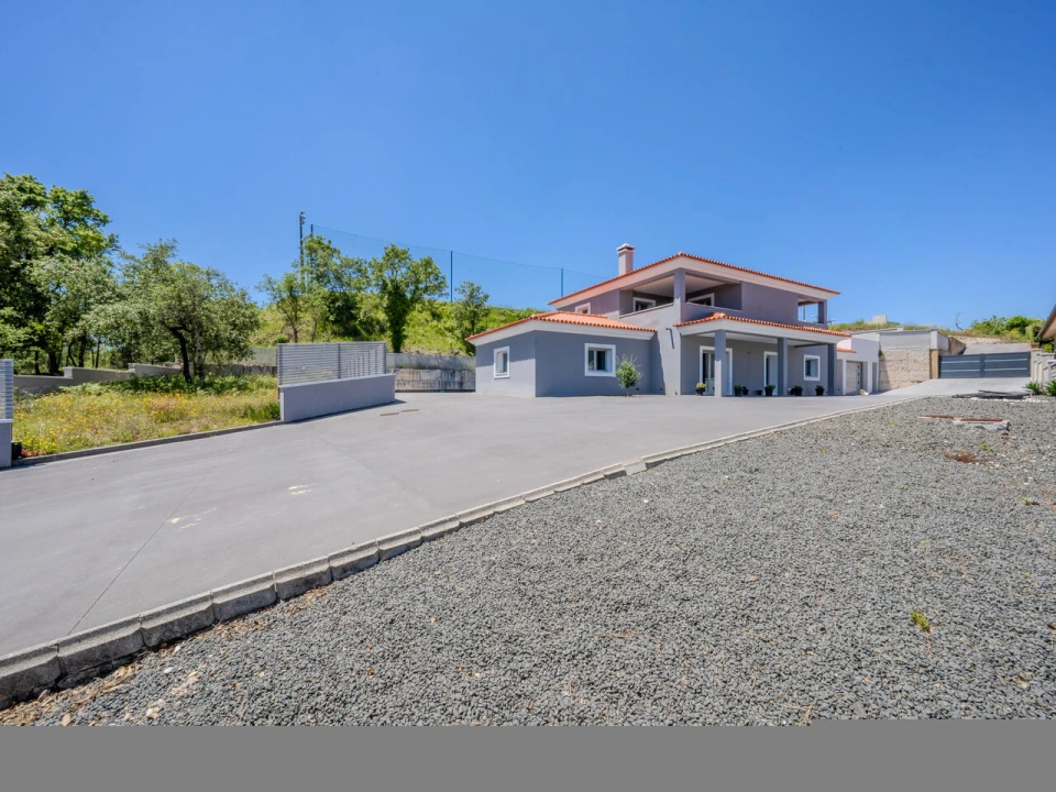 Moradia T4 para Venda em Maceira Foto 41