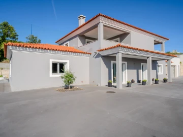 Moradia T4 para Venda em Maceira