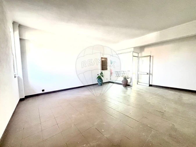 Loja para Venda em Vialonga Foto 2