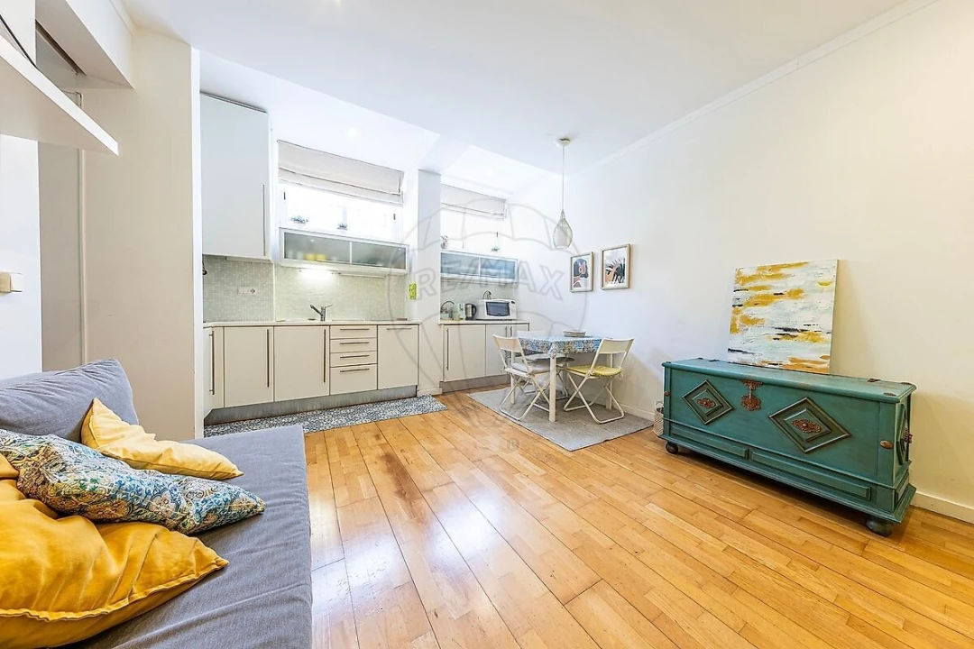 Apartamento T1 para Venda em Alvalade Foto 6