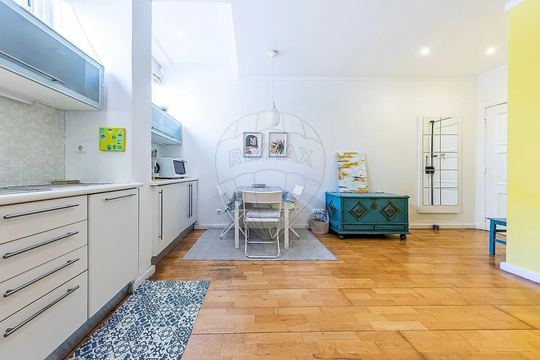Apartamento T1 para Venda em Alvalade Foto 3