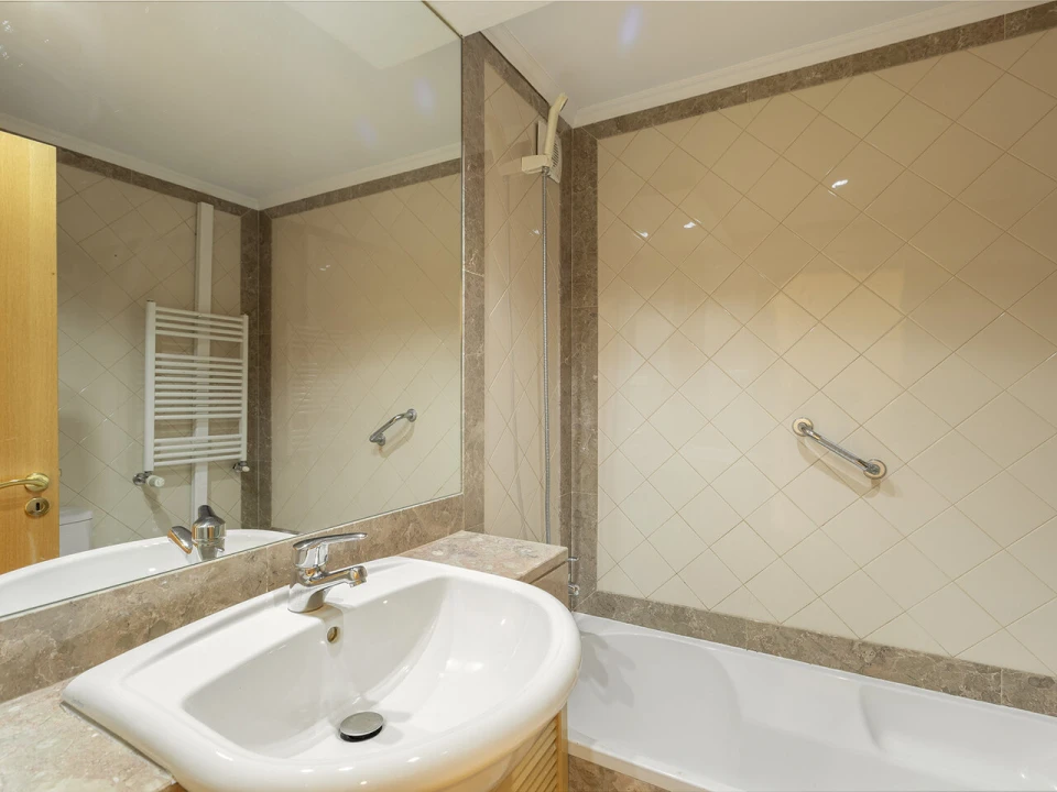 Apartamento T3 para Venda em Campolide Foto 30