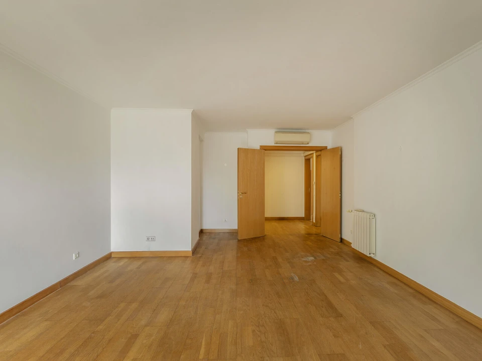 Apartamento T3 para Venda em Campolide Foto 4