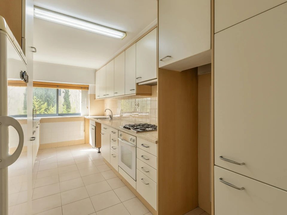 Apartamento T3 para Venda em Campolide Foto 12