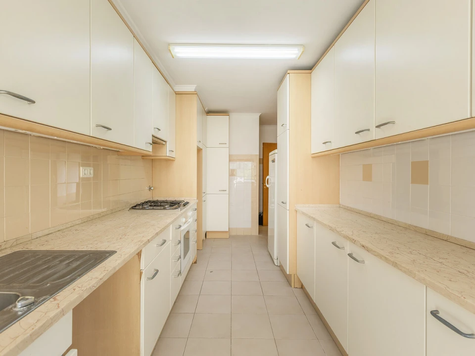 Apartamento T3 para Venda em Campolide Foto 11