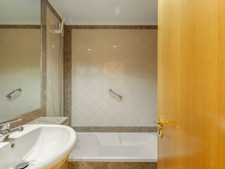 Apartamento T3 para Venda em Campolide Foto 28