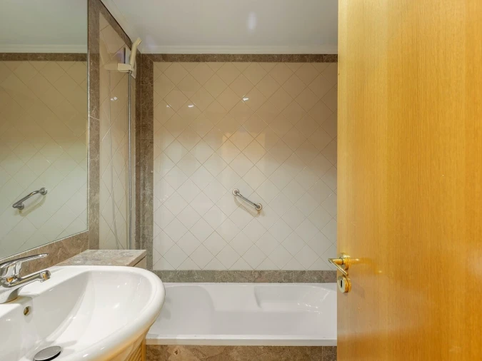 Apartamento T3 para Venda em Campolide Foto 28
