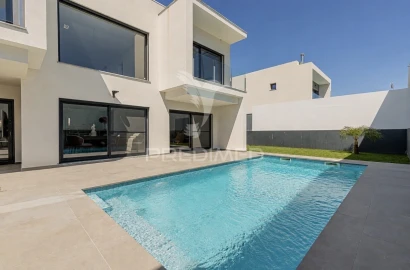 Moradia T4 para Venda em Charneca de Caparica e Sobreda