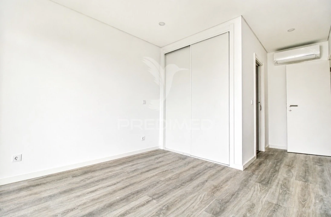 Apartamento T2 para Venda em Charneca de Caparica e Sobreda Foto 12