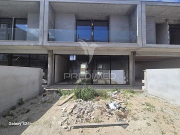 Moradia T3 para Venda em Merelim (São Pedro) e Frossos
