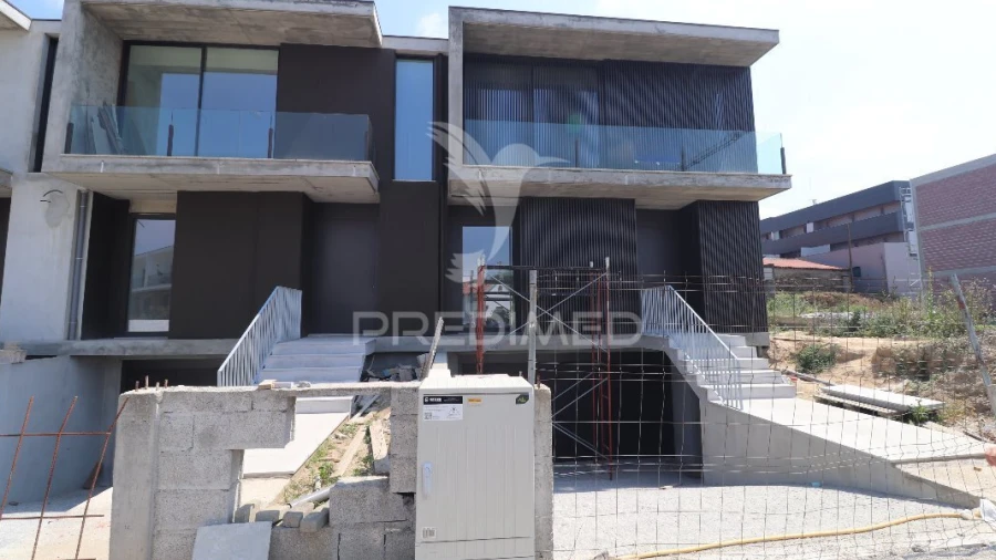 Moradia T3 para Venda em Merelim (São Pedro) e Frossos