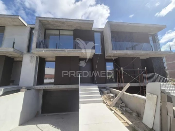 Moradia T3 para Venda em Merelim (São Pedro) e Frossos