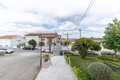Loja para Trespasse em Gondomar (São Cosme), Valbom e Jovim