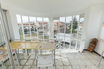 Loja para Trespasse em Gondomar (São Cosme), Valbom e Jovim
