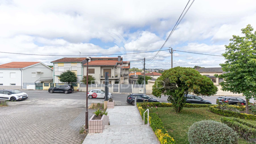 Loja para Trespasse em Gondomar (São Cosme), Valbom e Jovim