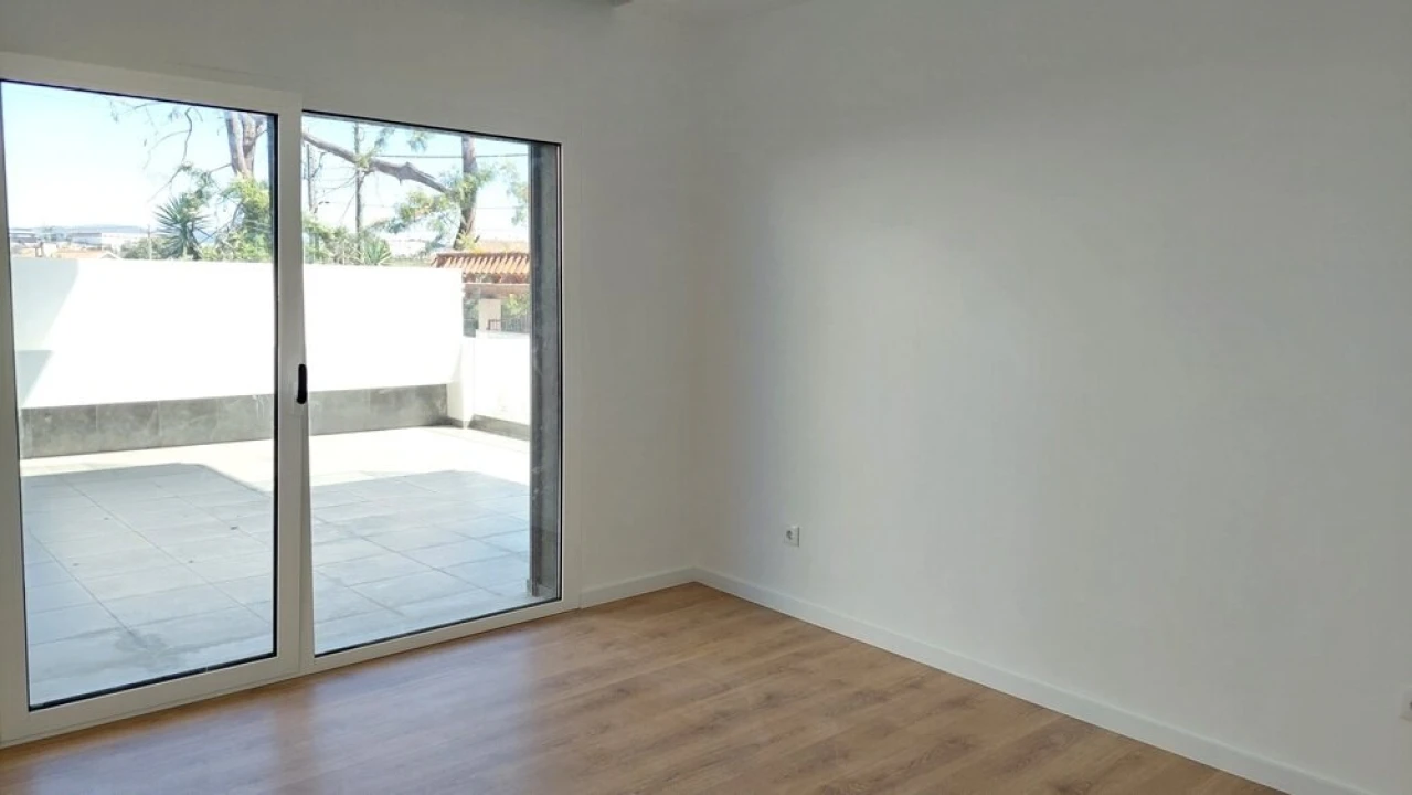 Apartamento T3 para Venda em Parceiros e Azoia Foto 7