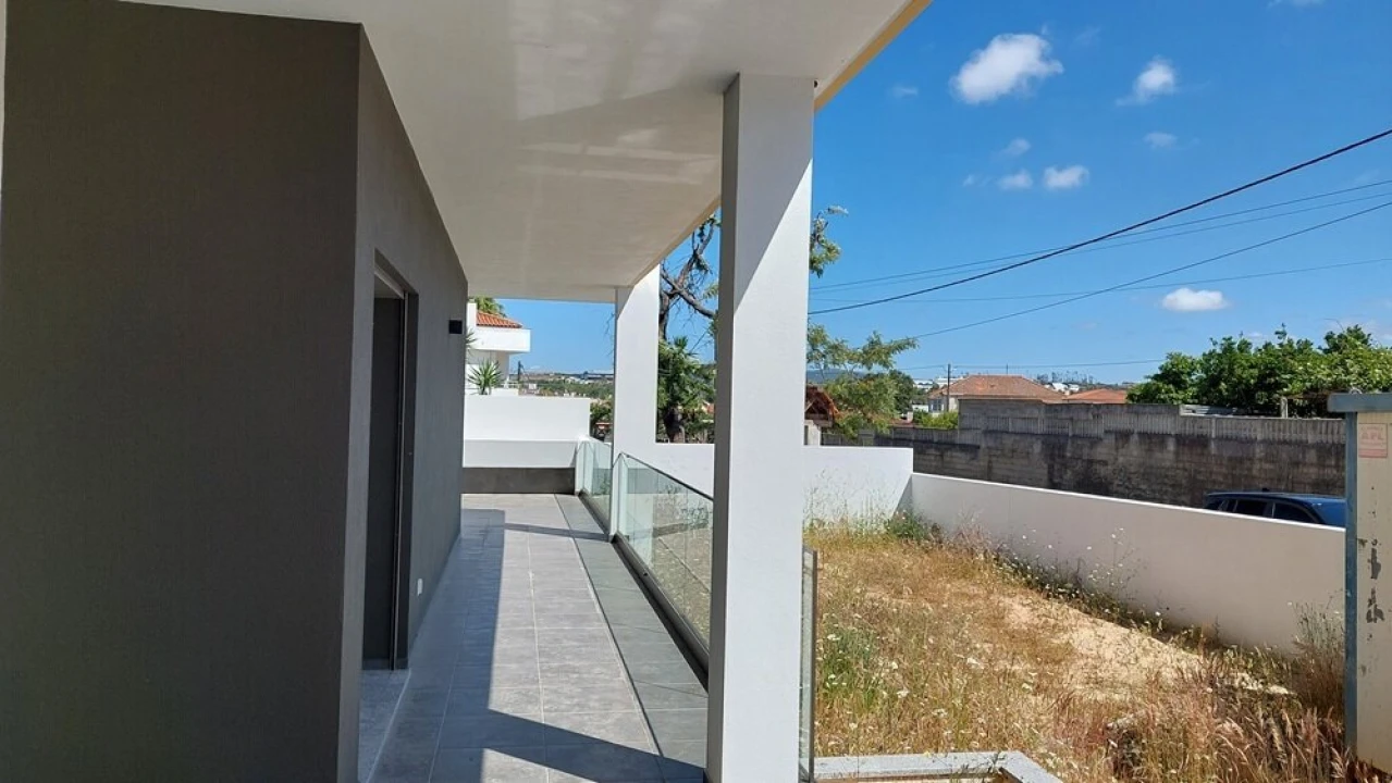 Apartamento T3 para Venda em Parceiros e Azoia Foto 18