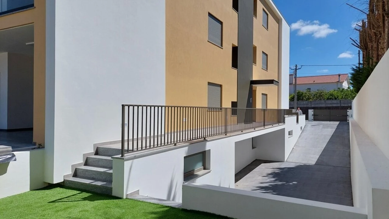 Apartamento T3 para Venda em Parceiros e Azoia Foto 23