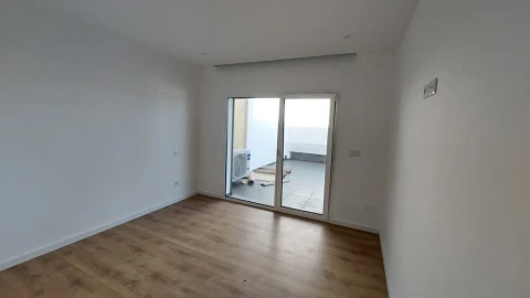 Apartamento T3 para Venda em Parceiros e Azoia