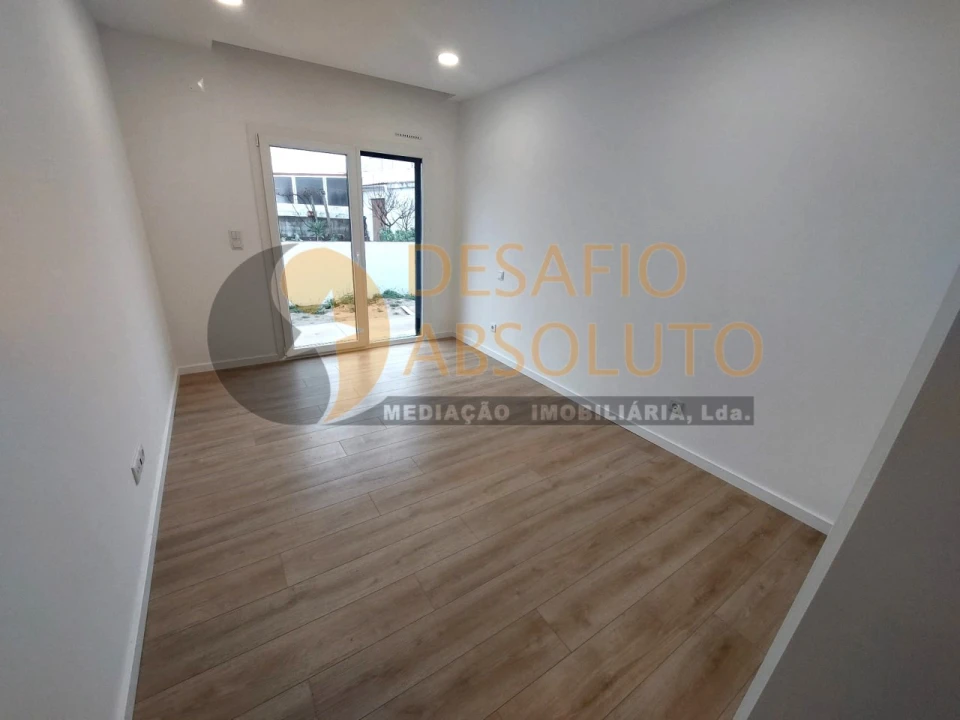 Moradia T3 para Venda em Fernao Ferro Foto 12