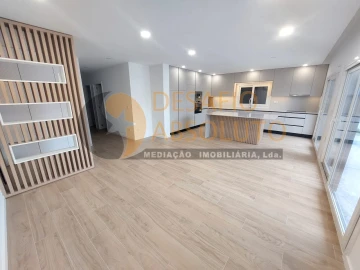 Moradia T3 para Venda em Fernao Ferro