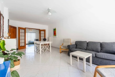 Moradia T4 para Venda em Moncarapacho e Fuseta