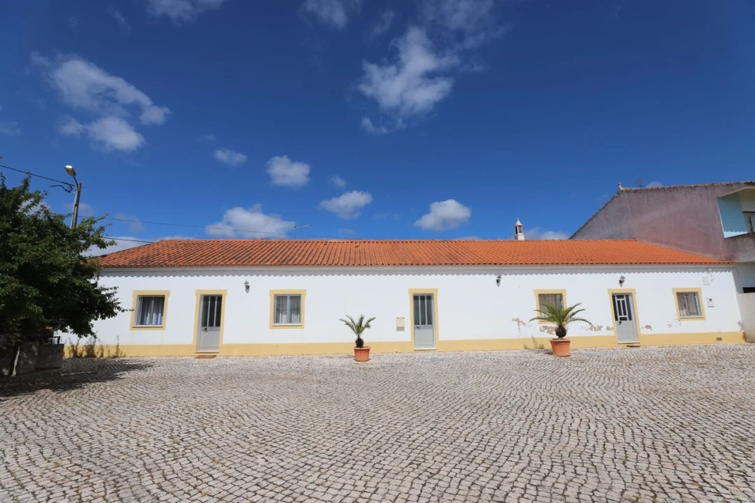 Moradia T3 para Venda em Bensafrim e Barão de São João Foto 1