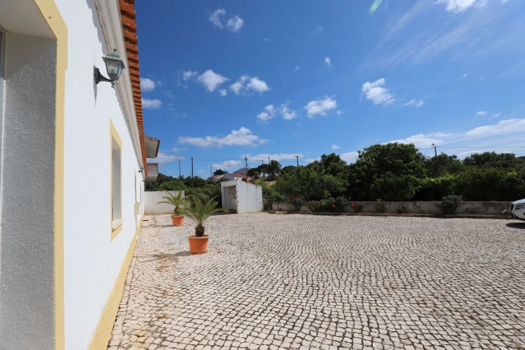 Moradia T3 para Venda em Bensafrim e Barão de São João Foto 16