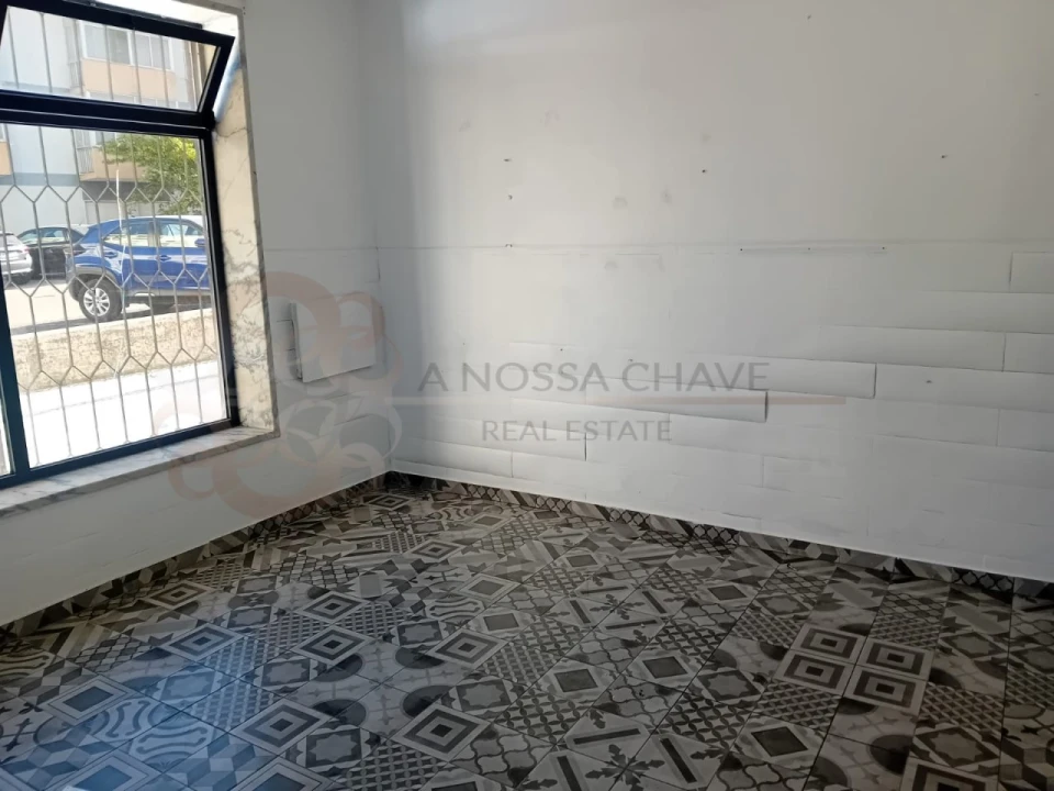 Loja para Venda em Corroios Foto 8