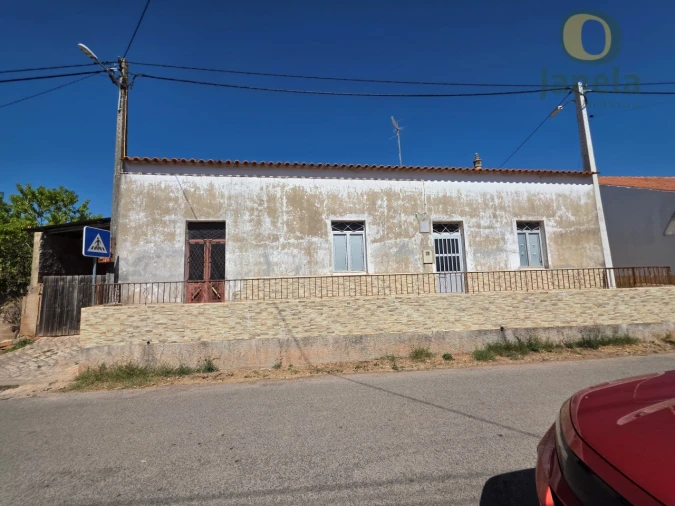 Moradia T3 para Venda em Alte Foto 18