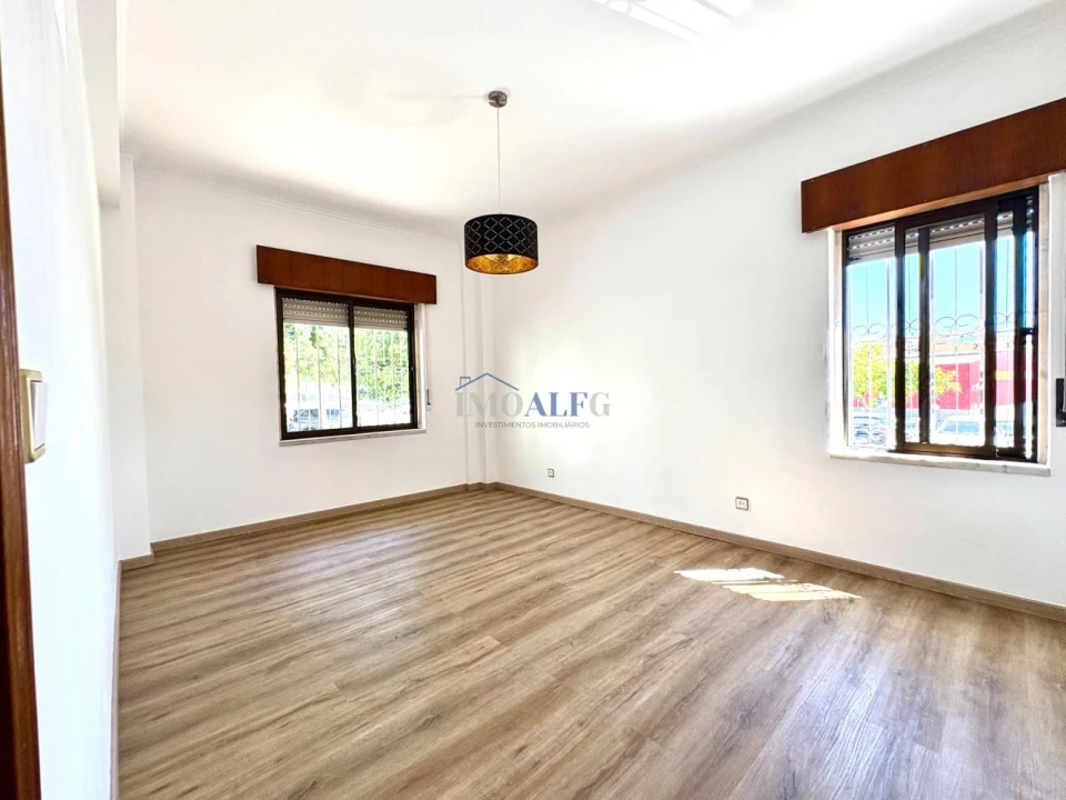 Apartamento T2 para Venda em Seixal, Arrentela e Aldeia de Paio Pires Foto 13