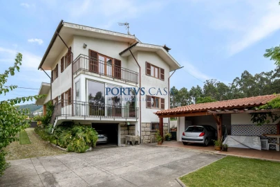 Moradia T4 para Venda em Laundos
