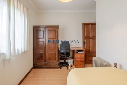Moradia T4 para Venda em Laundos