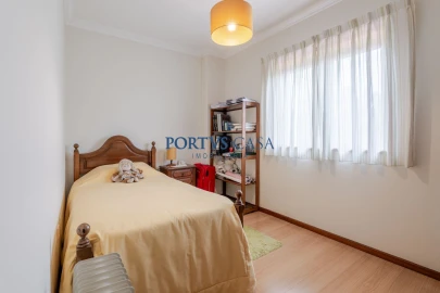 Moradia T4 para Venda em Laundos