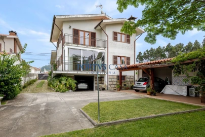 Moradia T4 para Venda em Laundos