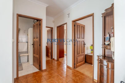 Moradia T4 para Venda em Laundos