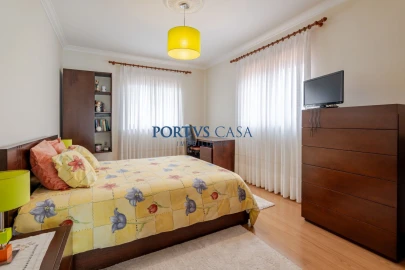Moradia T4 para Venda em Laundos