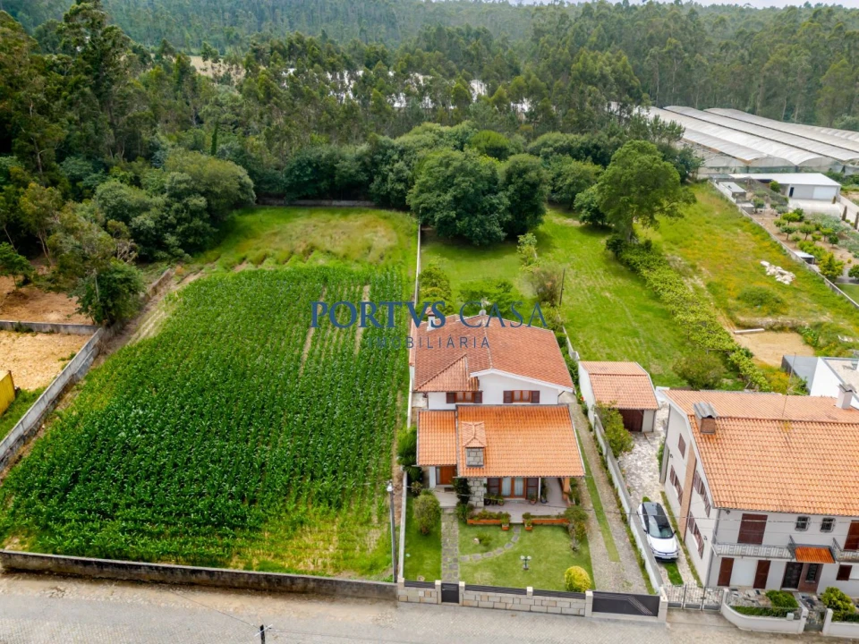 Moradia T4 para Venda em Laundos Foto 53