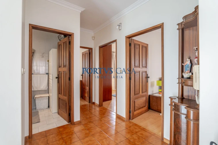 Moradia T4 para Venda em Laundos Foto 35