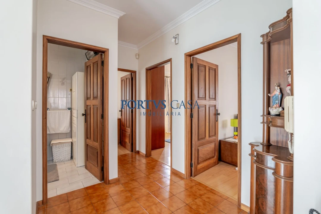 Moradia T4 para Venda em Laundos Foto 35