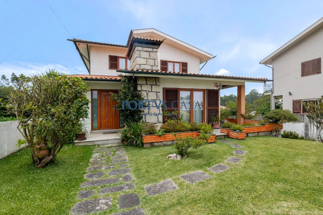 Moradia T4 para Venda em Laundos Foto 1
