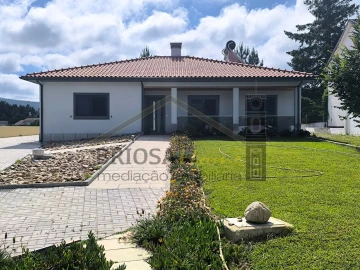 Moradia T3 para Venda em Poiares (Santo Andre)