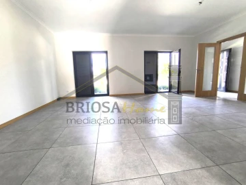 Moradia T3 para Venda em Poiares (Santo Andre)