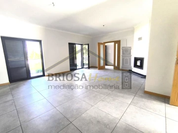 Moradia T3 para Venda em Poiares (Santo Andre)